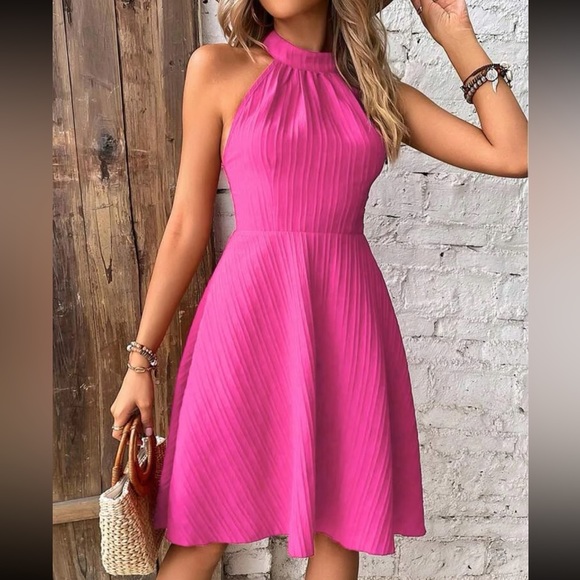 Boho lace panel open back halter dress - Picture 6 of 7